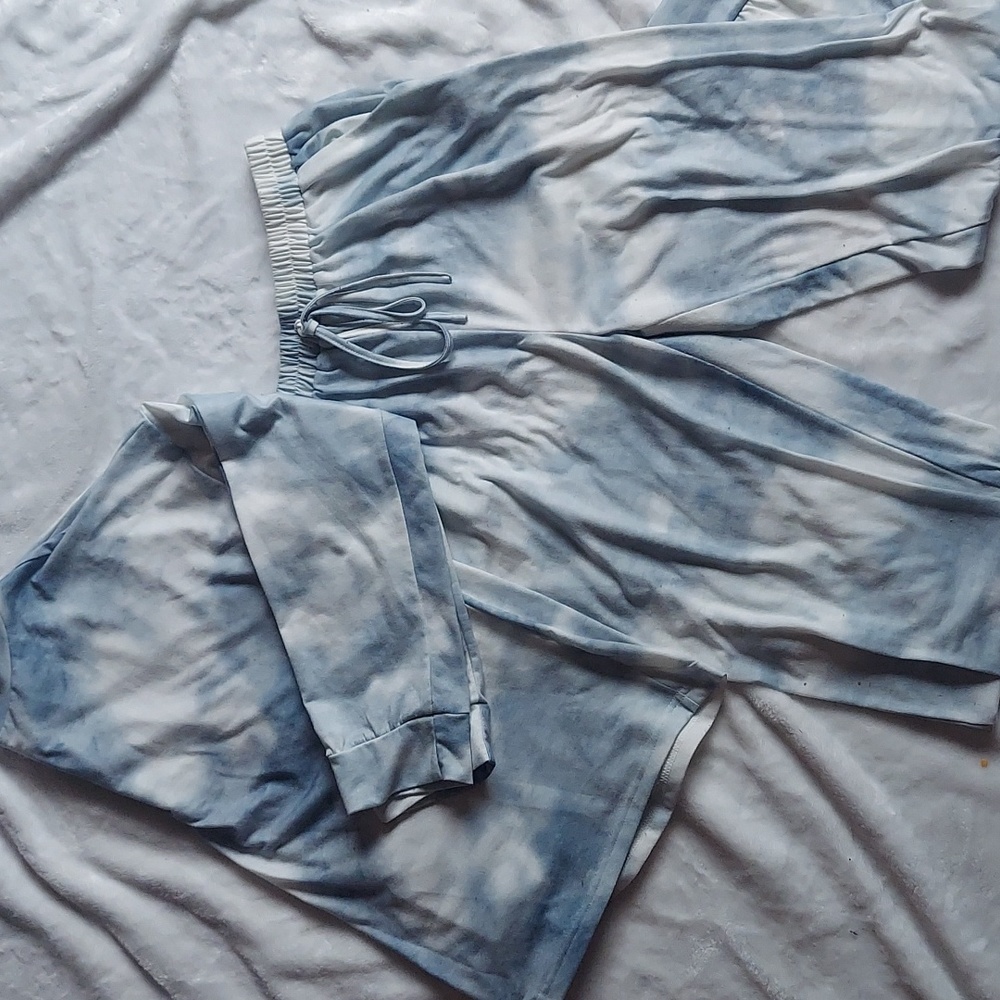 Tie dye Large Women's lounge outfit blue white and cream SHEIN